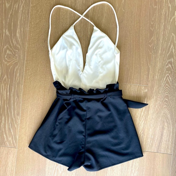 Backless Romper Black and White - Picture 2 of 4